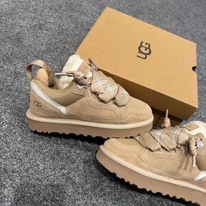 UGG Women's Sneakers in Beige and Off-White🪴🪴